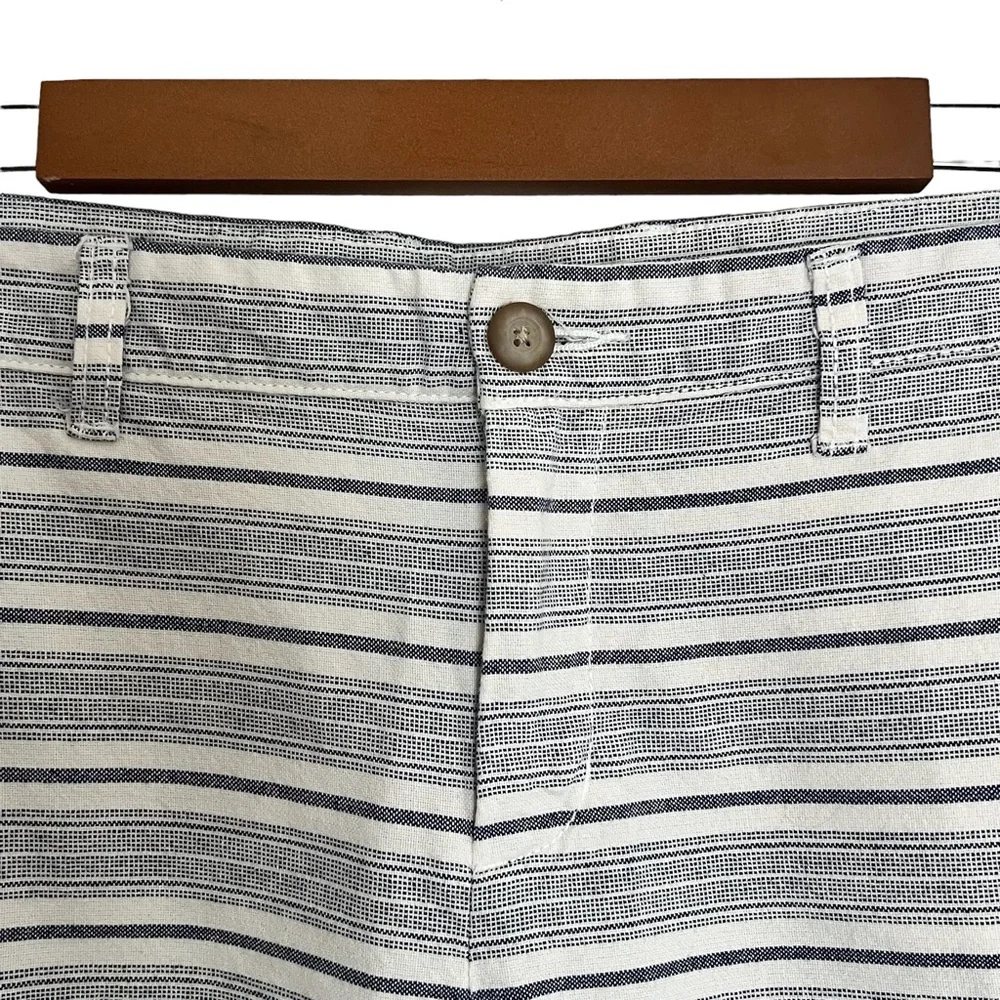 GAP Size 6 Blue & White Khaki Striped Short - Picture 2 of 4
